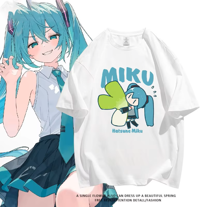 Summer Clothing Online - 初音ミクがコラボした、未来的なデザインのMIKUラインの半袖、純綿素材を使用したプリント柄のカジュアルなメンズ＆レディースウェア。